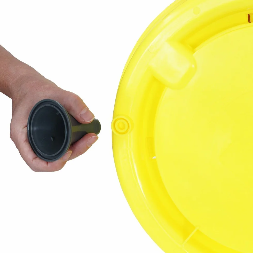 Zootec Abbeveratoio a sifone in plastica con Manico e Piedini. capacità 15 Litri. Ideale per Galline, Pulcini, Anatre e avicoli Simili. Predisposto per Essere appesa nel pollaio.
