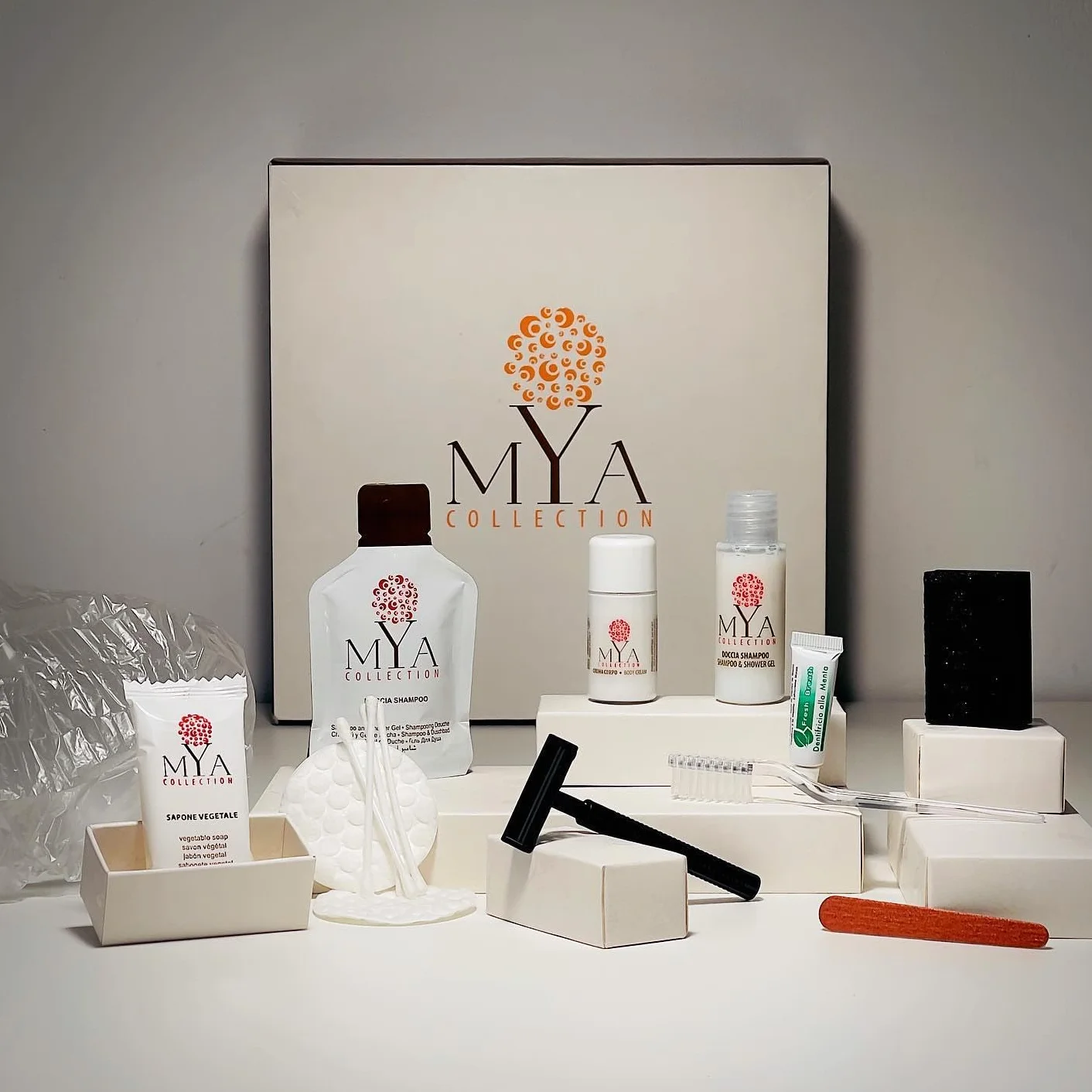Set Denti Hotel kit spazzolino e dentrifricio da 3gr, Confezione da 50 pz in Flow pack, Dental kit Linea Cortesia Hotel in Bustina Mya Collection per B&B, Hotel Casa vacanze